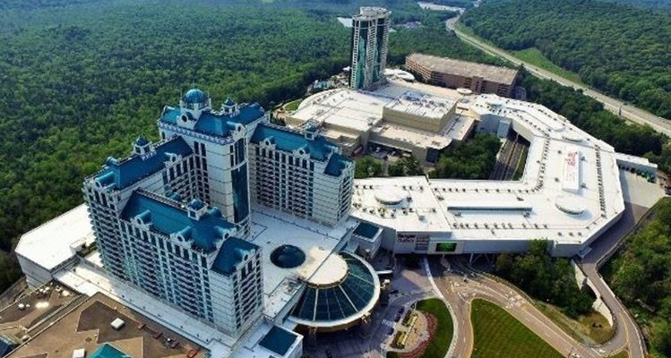 Foxwoods Resorts Casino yaitu sebuah kasino yang dilengkapi dengan fasilitas hotel berbintang di Ledyard,